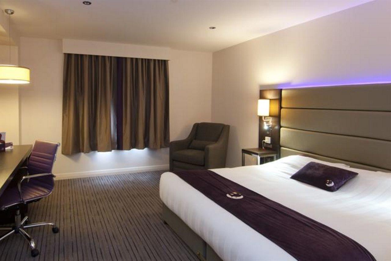 Premier Inn Glasgow East Kilbride - Peel Park Bagian luar foto